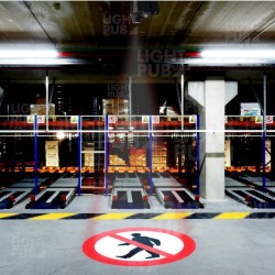 Projecteur de signalisation lumineuse sol – Zone interdite piétons entrepôt logistique