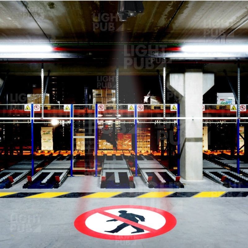 Projecteur de signalisation lumineuse sol – Zone interdite piétons entrepôt logistique